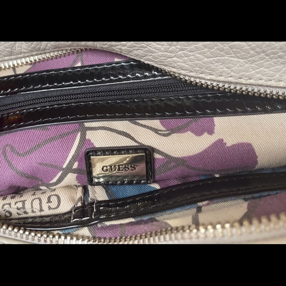 🛍Host Pick!🛍 Guess Handbag in Taupe, White, and Black - Picture 7 of 11